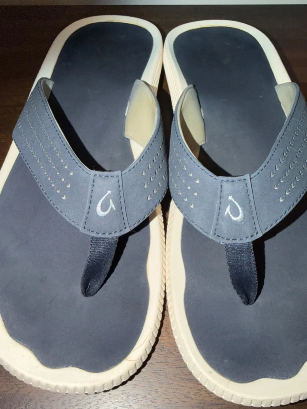 OluKai Ulele Men's Beach Sandals Size 12 Navy White